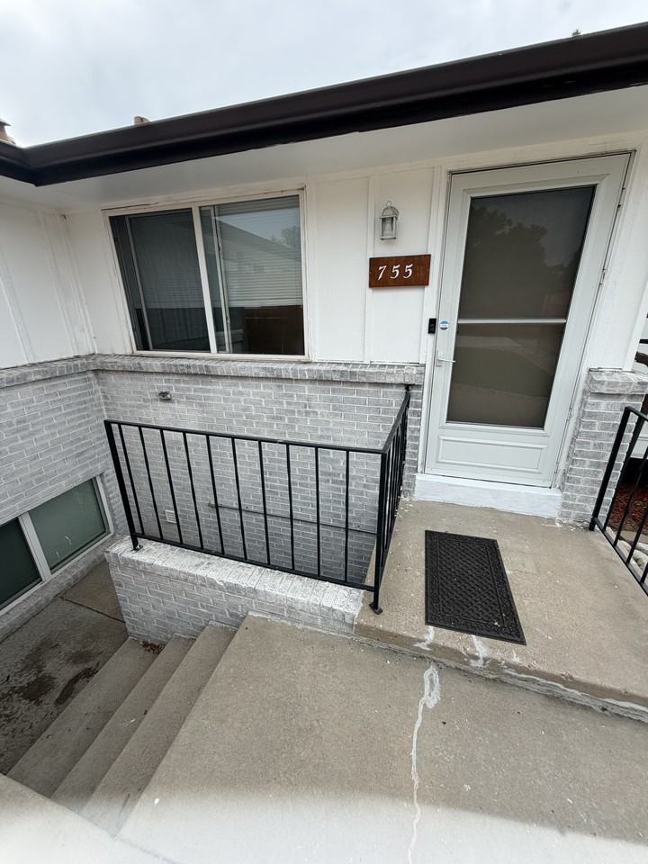 755 Gardenia St #NA - Photo 2 of 17