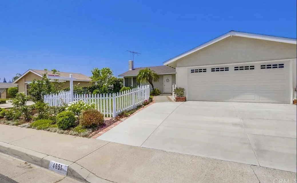 4651 Avenida Del Este #NA - Photo 2 of 9