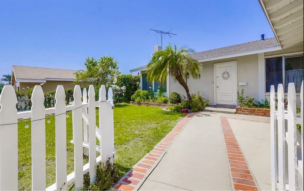4651 Avenida Del Este #NA - Photo 3 of 9