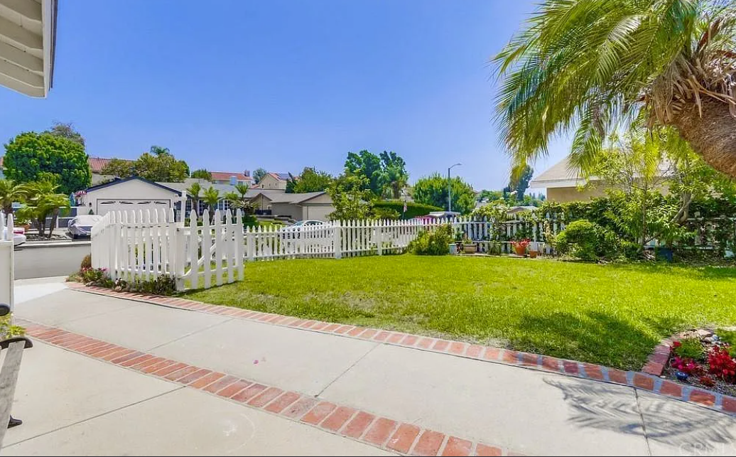 4651 Avenida Del Este #NA - Photo 4 of 9
