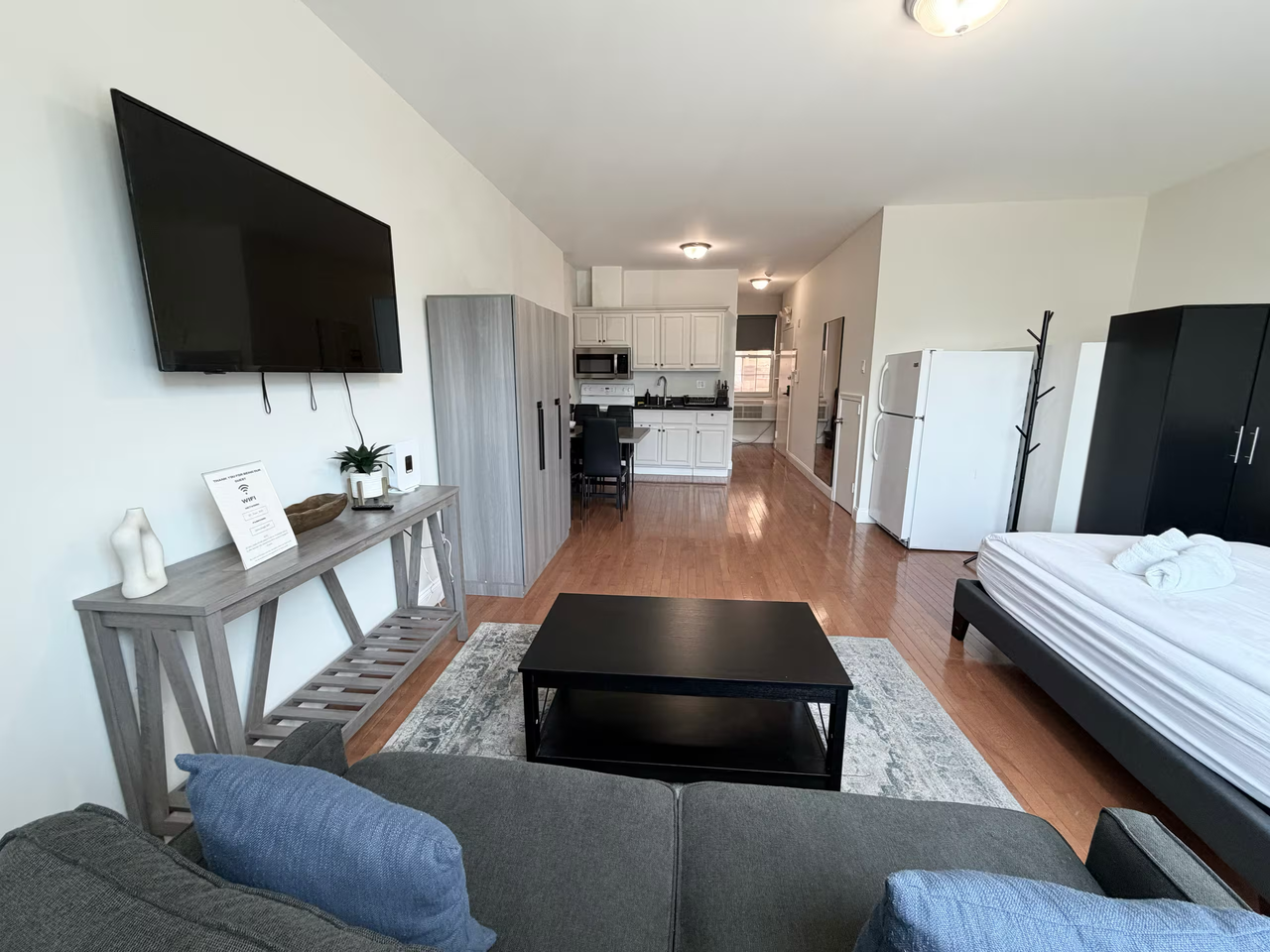 205 N 11th St #2FL - Photo 6 of 11