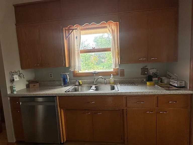 805 Michaelson St N #B - Photo 6 of 14