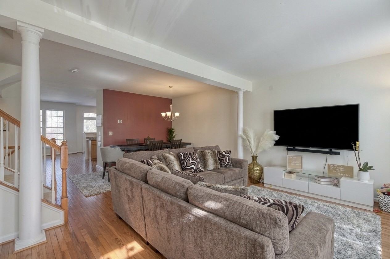 15676 Mendoza Ln - Photo 2 of 28