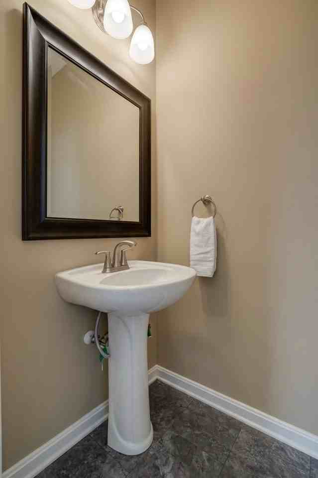 15676 Mendoza Ln - Photo 4 of 28