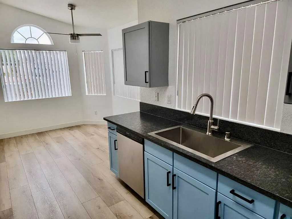 928 Nellie Jo Drive - Photo 2 of 24