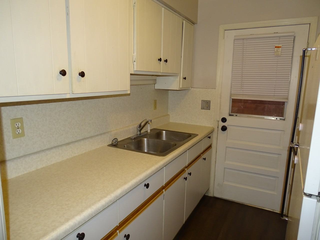 307 E Coomer St #8 - Photo 3 of 12