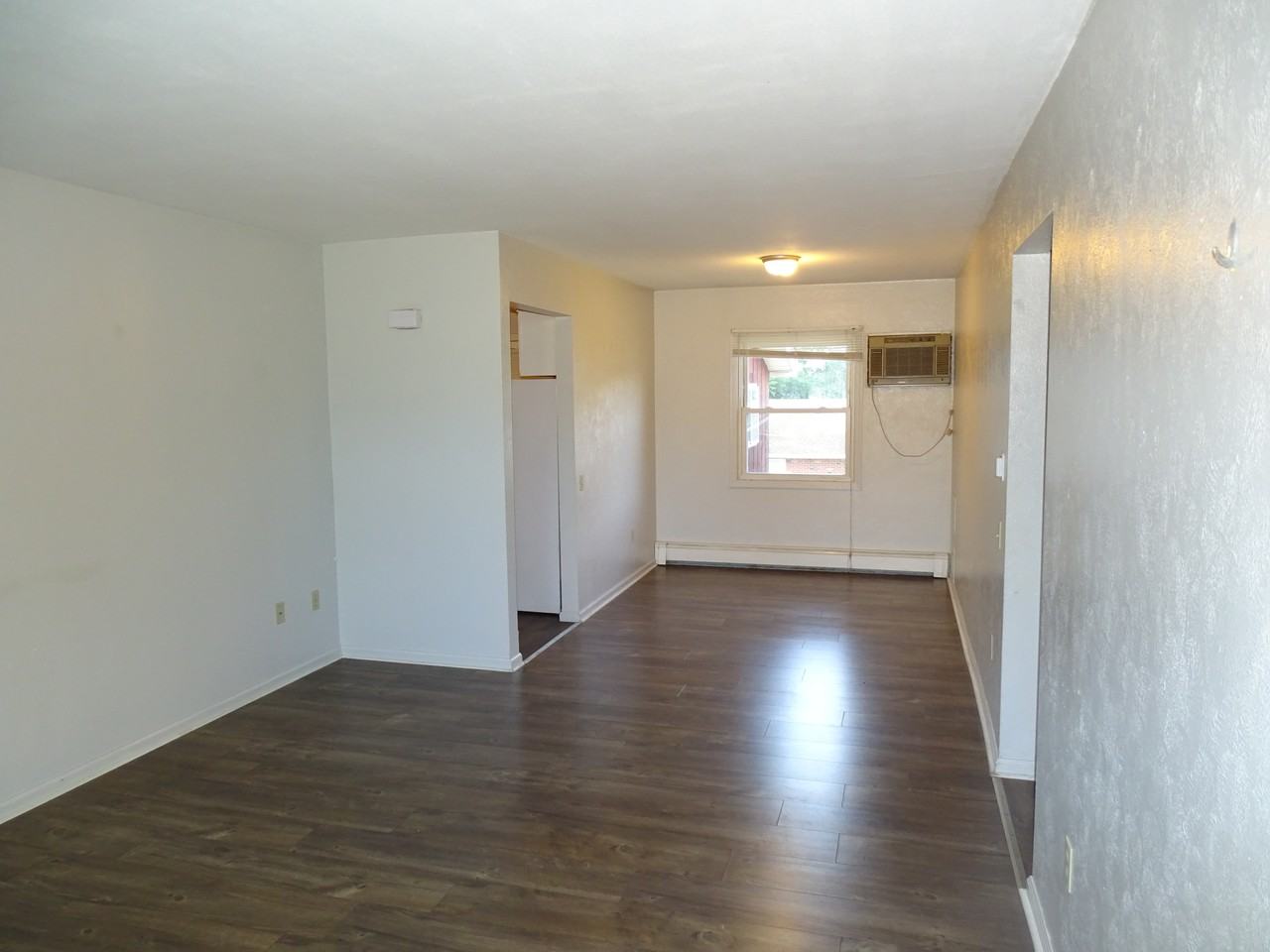 307 E Coomer St #8 - Photo 5 of 12