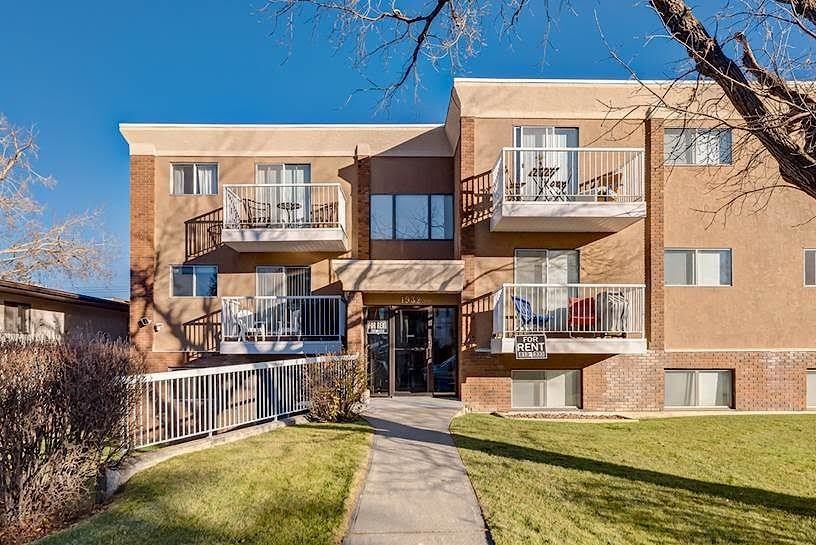 1932 28 St Sw - Photo 2 of 17