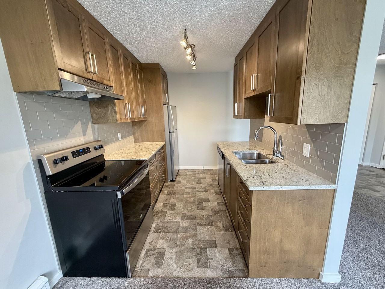 1932 28 St Sw - Photo 5 of 17