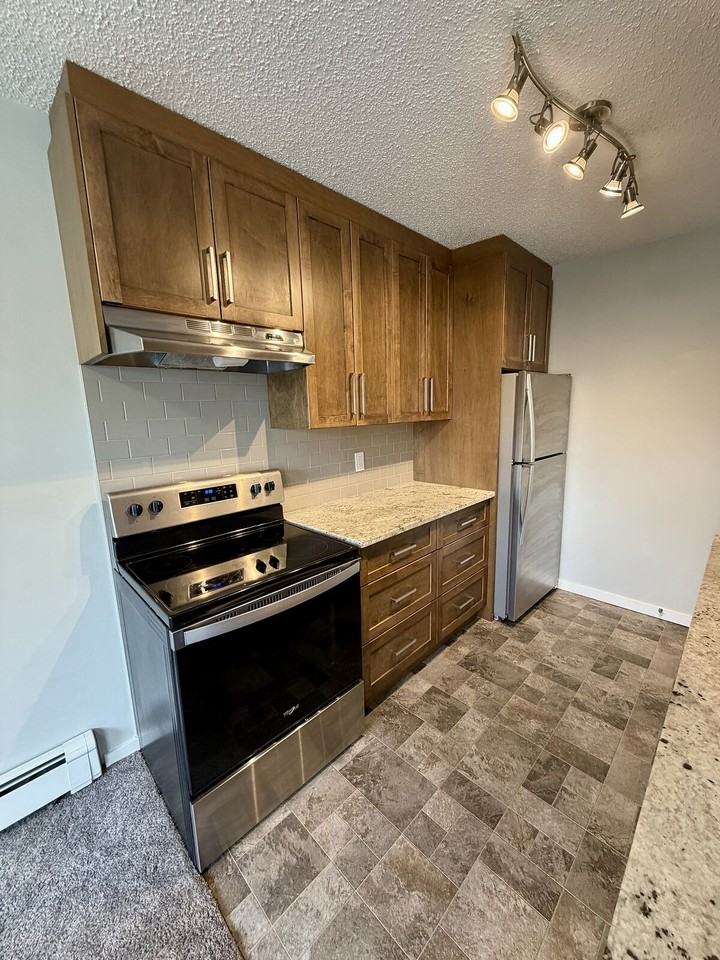 1932 28 St Sw - Photo 6 of 17
