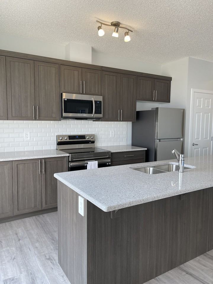 228 Carringham Way Nw - Photo 3 of 41