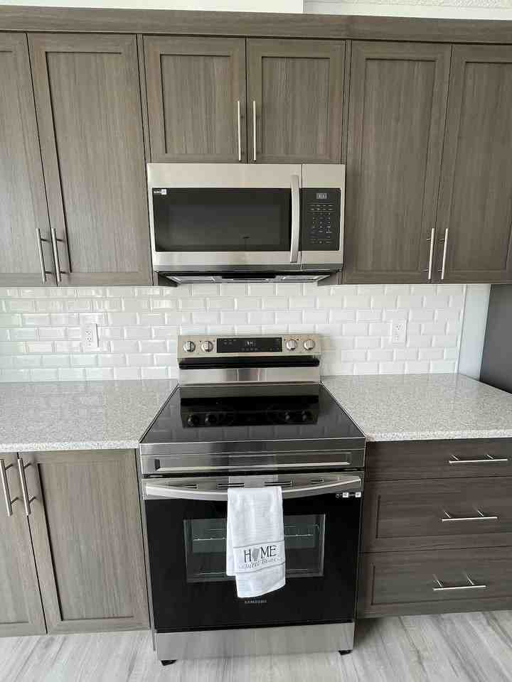 228 Carringham Way Nw - Photo 6 of 41