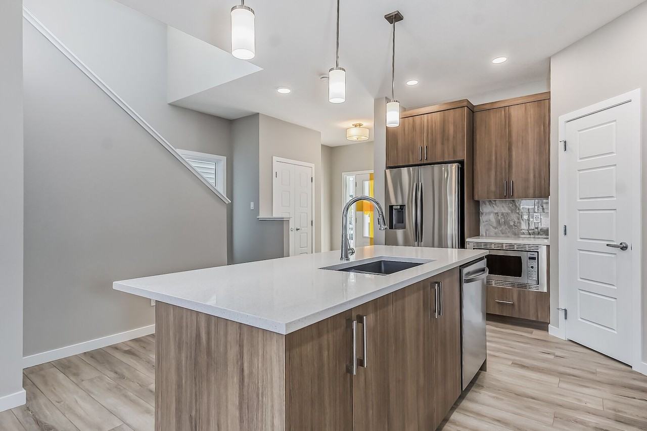 228 Walgrove Way Se - Photo 4 of 35