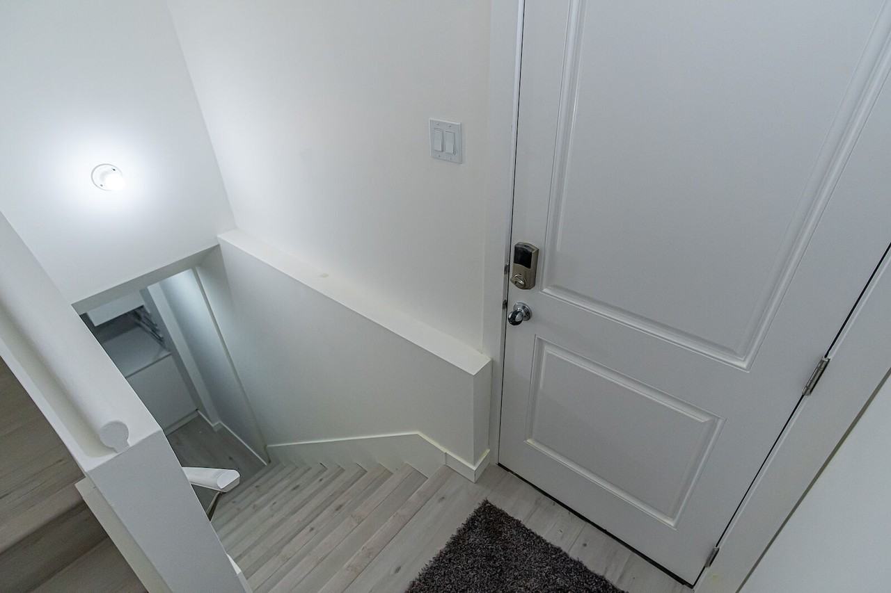 3660 109 St Nw - Photo 4 of 29