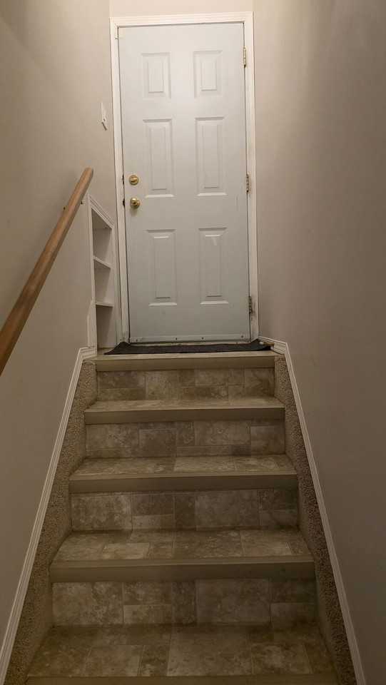 4131 31 St Nw - Photo 2 of 17