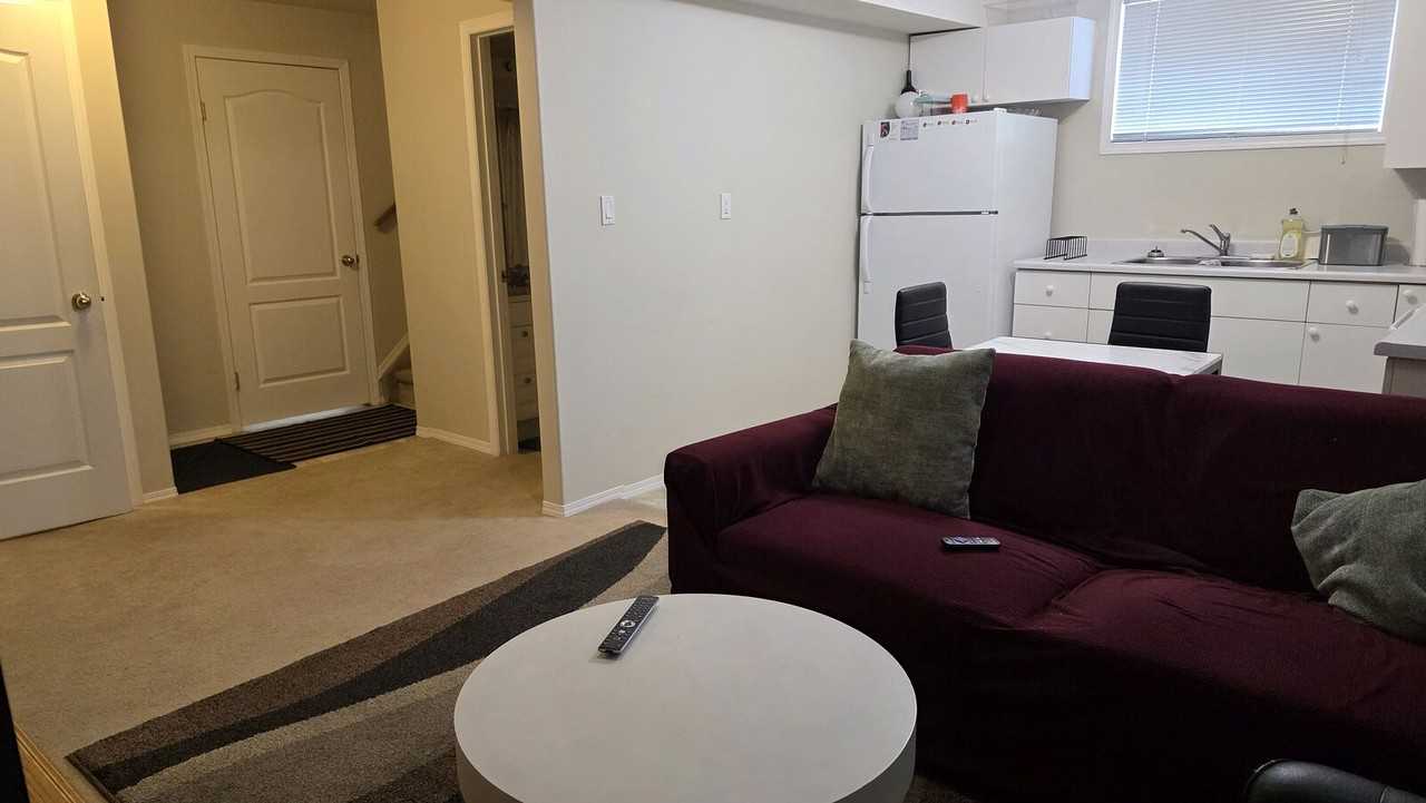 4131 31 St Nw - Photo 3 of 17