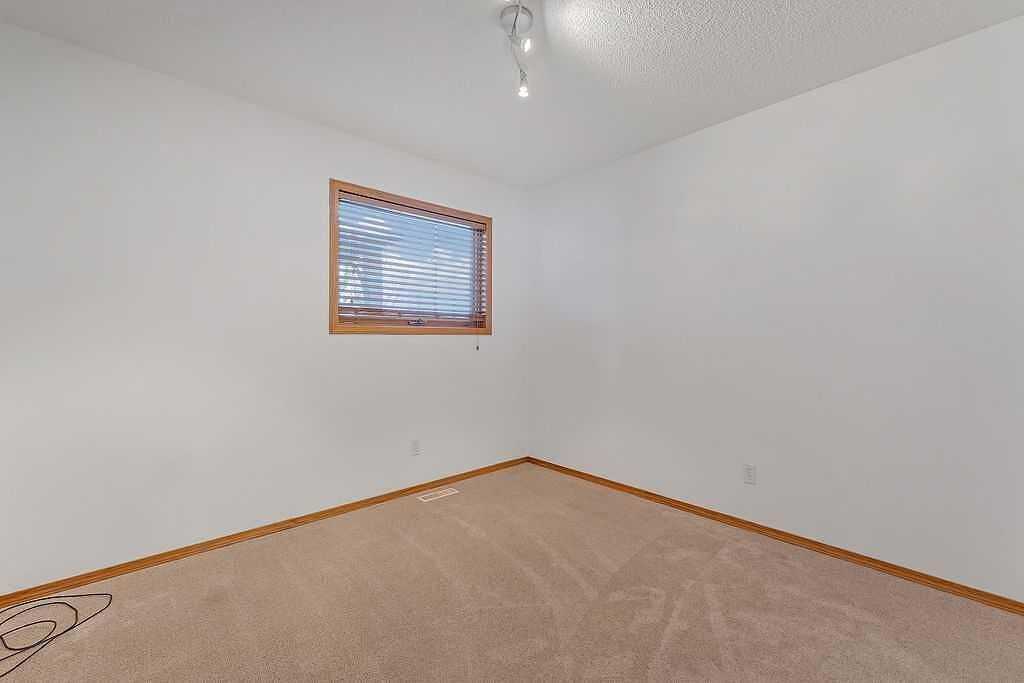 535 Sheep River Close - Photo 6 of 28