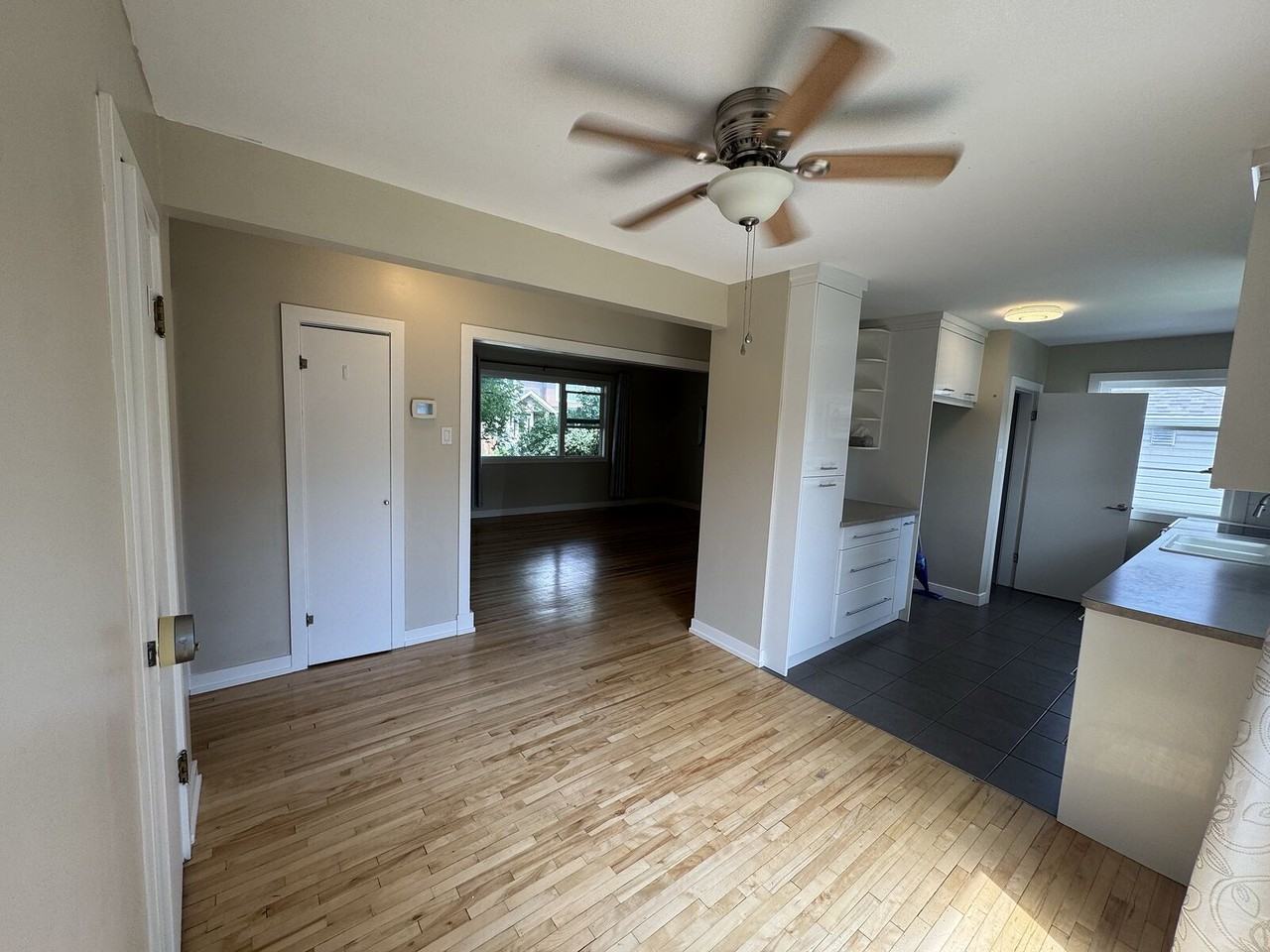 449 34 Ave Nw - Photo 5 of 25