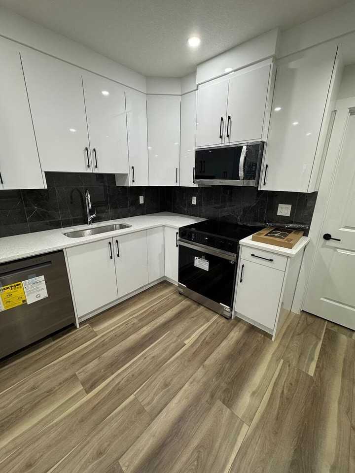 486 Wolf Willow Blvd Se - Photo 2 of 9