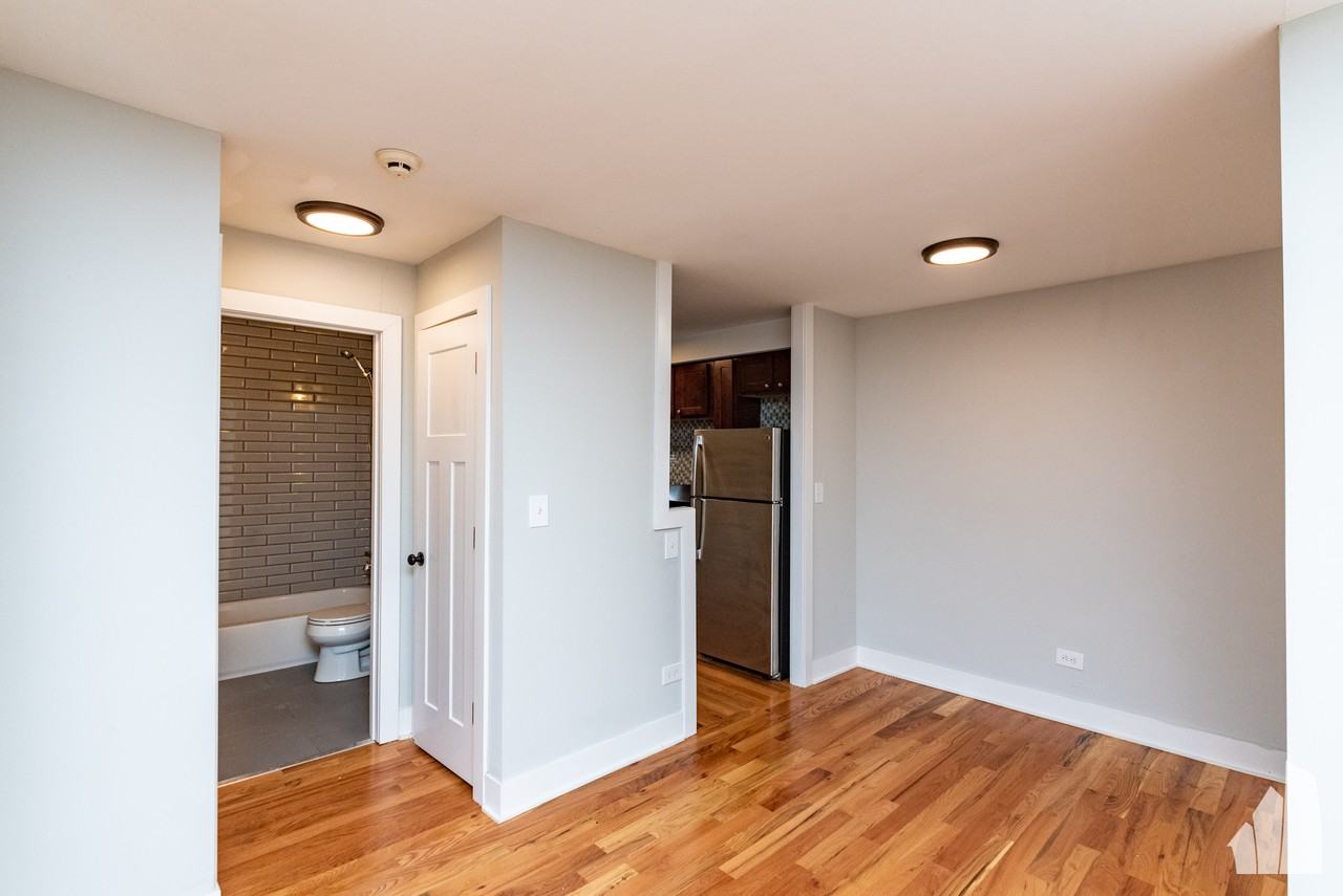 696 Elm Pl #300 - Photo 4 of 10