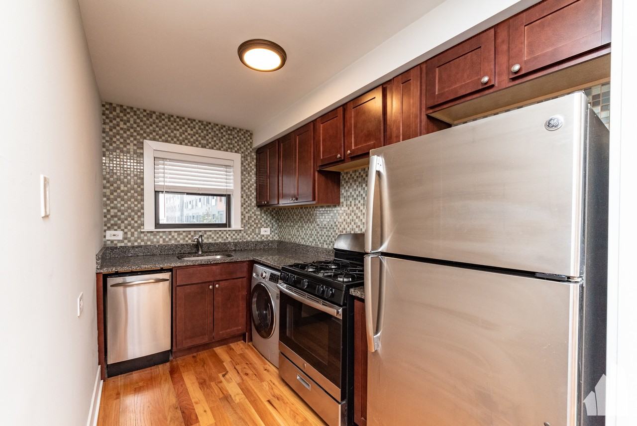 696 Elm Pl #300 - Photo 5 of 10