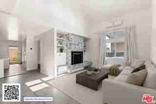 1322 N Cherokee Ave - Photo 2 of 8