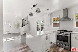 1322 N Cherokee Ave - Photo 5 of 8