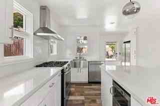 1322 N Cherokee Ave - Photo 6 of 8