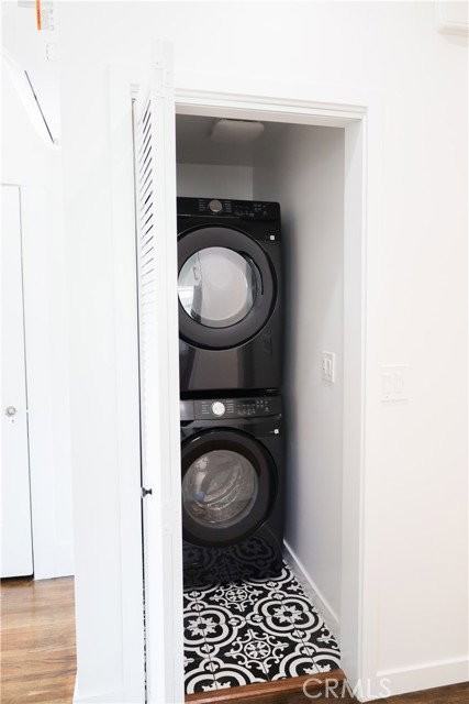 1039 Gladys Ave #1033 - Photo 4 of 8