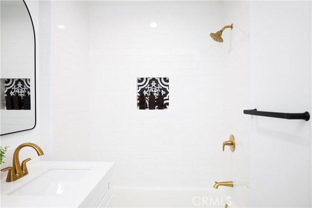 1039 Gladys Ave #1033 - Photo 5 of 8