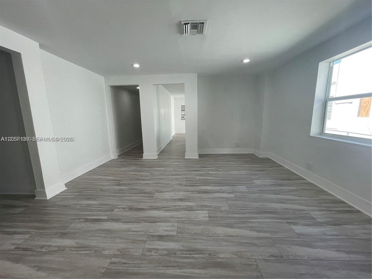 1522 Sw 10th St - Photo 3 of 8
