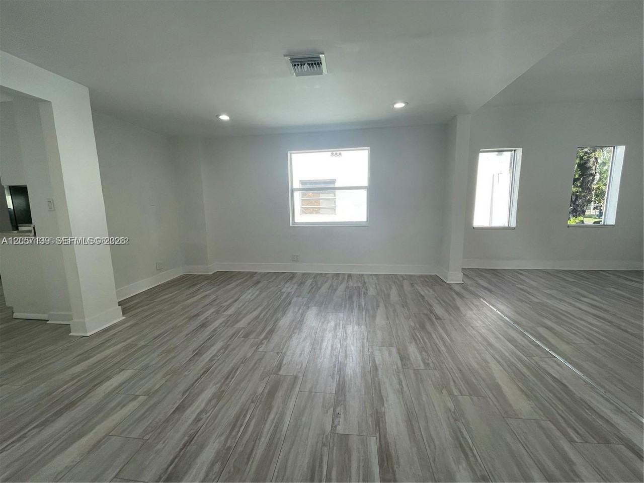 1522 Sw 10th St - Photo 5 of 8