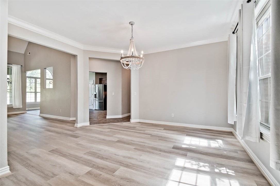 717 Ne Essex Ct - Photo 4 of 26