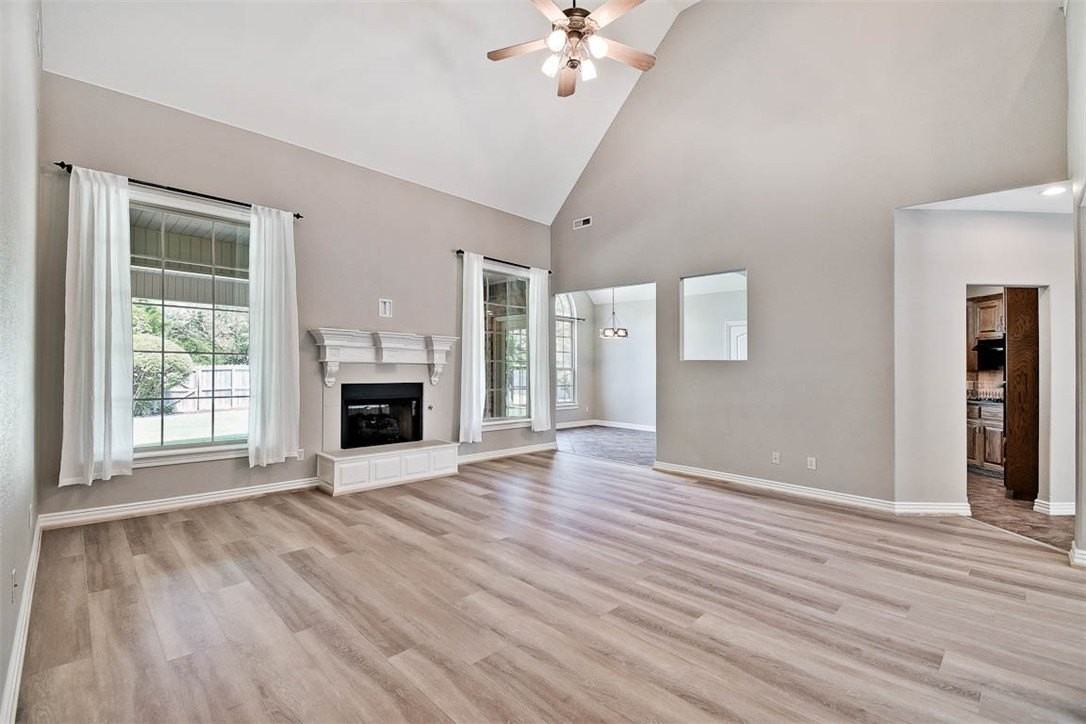 717 Ne Essex Ct - Photo 5 of 26