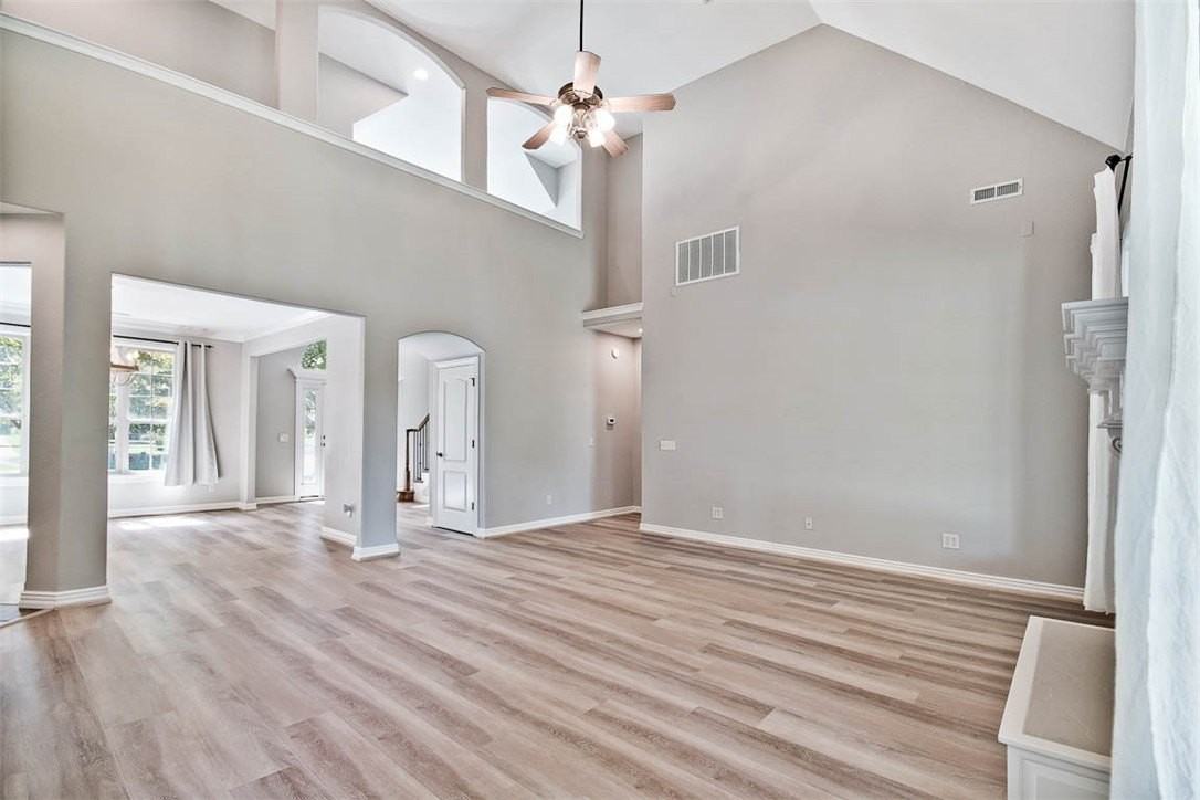 717 Ne Essex Ct - Photo 6 of 26