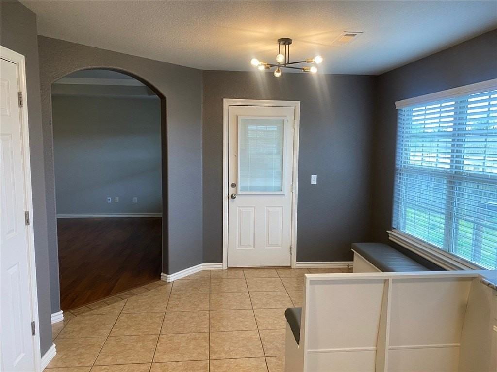 706 Sw Castlewood St - Photo 6 of 20