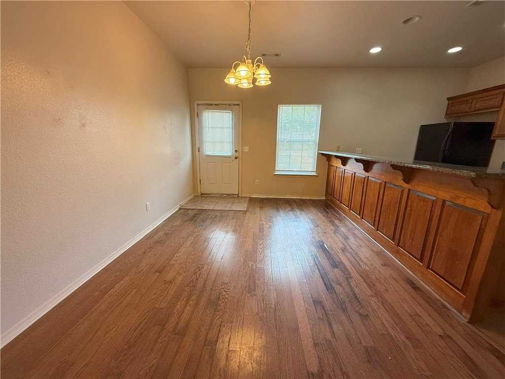 3509 Sw Deerfield Blvd #2 - Photo 3 of 12