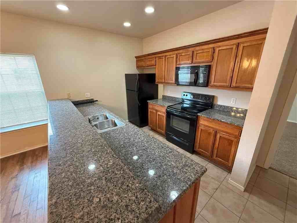 3509 Sw Deerfield Blvd #2 - Photo 4 of 12