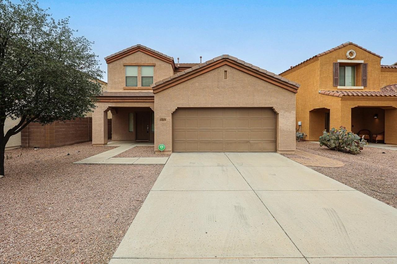 12039 W Leather Ln