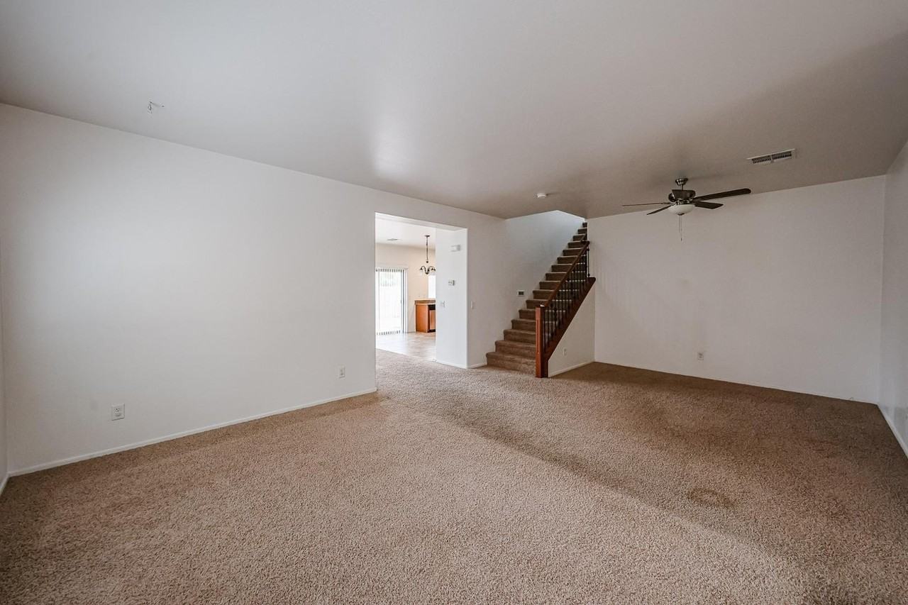 12039 W Leather Ln - Photo 3 of 40
