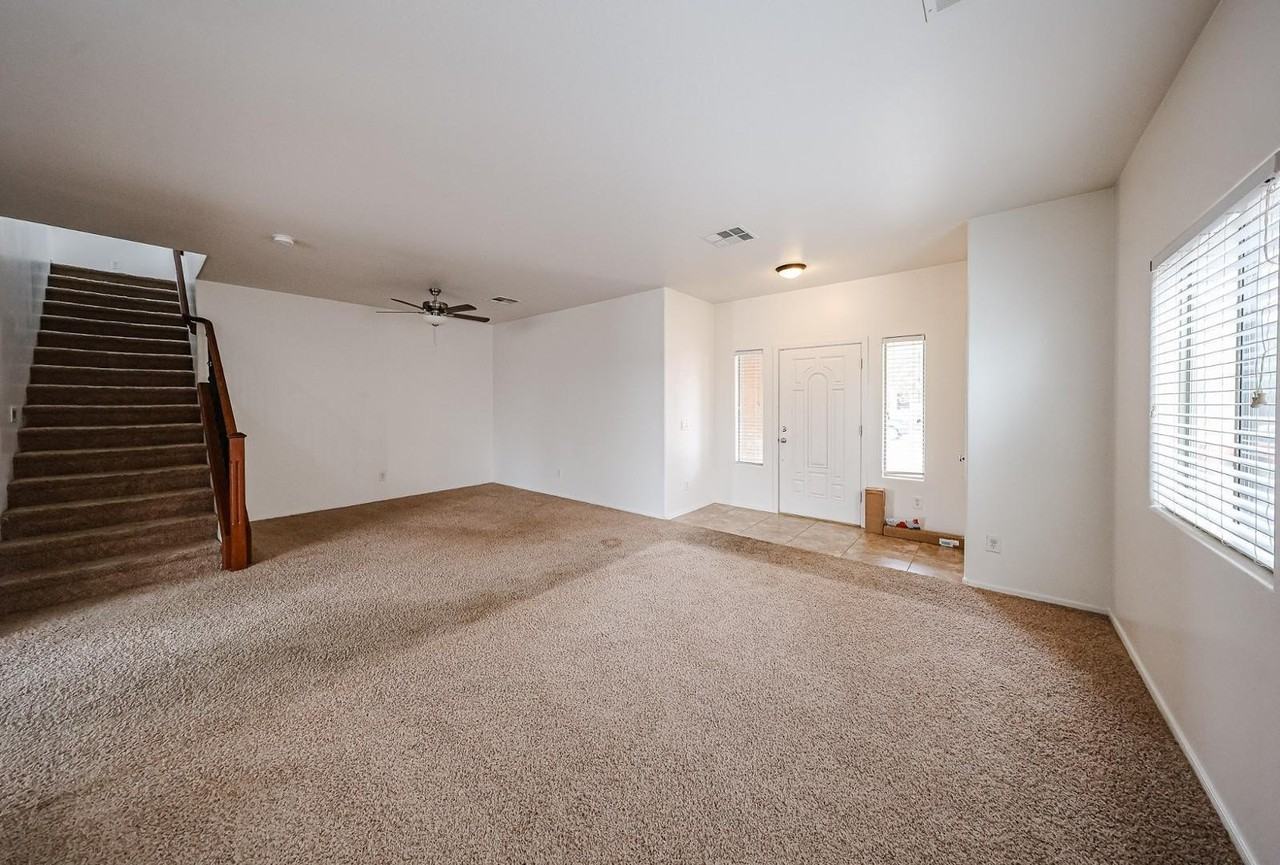 12039 W Leather Ln - Photo 4 of 40