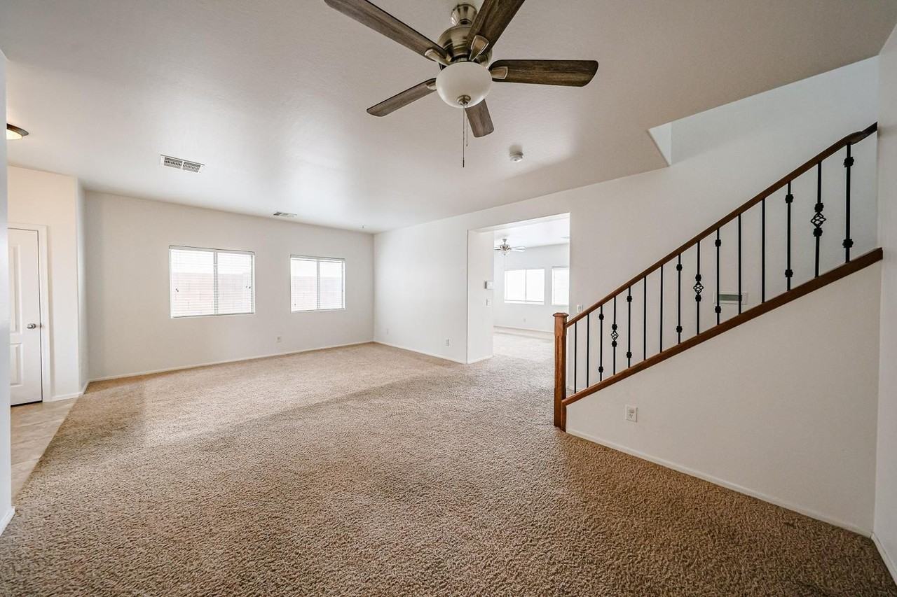 12039 W Leather Ln - Photo 6 of 40