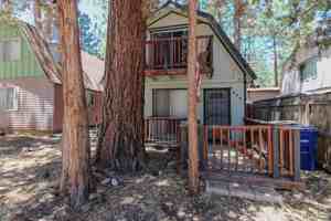 featured image of 370 Victoria Ln