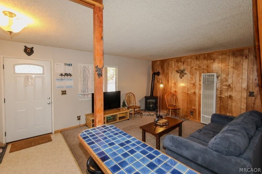 370 Victoria Ln - Photo 5 of 21