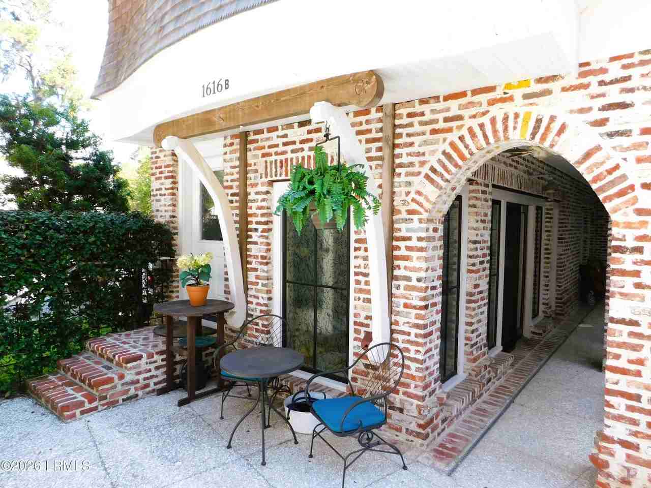 1616 W Paris Ave #B - Photo 7 of 50