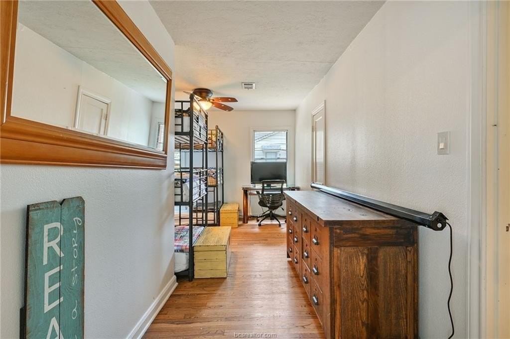 3805 Ridgewood St - Photo 6 of 15