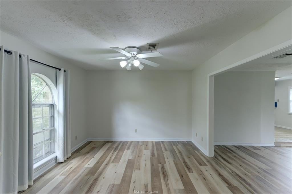 3503 Old Oaks Dr - Photo 3 of 34