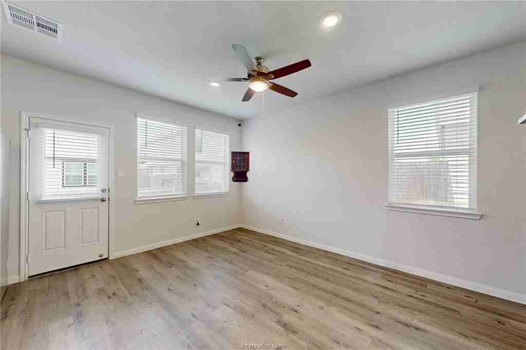 1415 Desire Ln - Photo 7 of 22