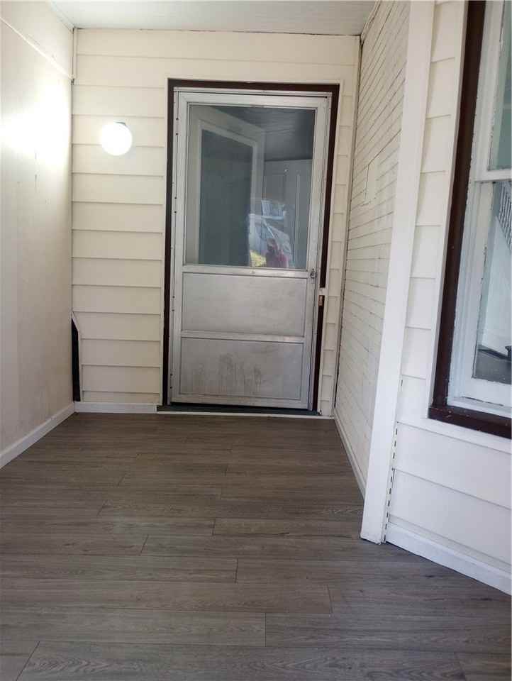 410 Linden Pl - Photo 3 of 27