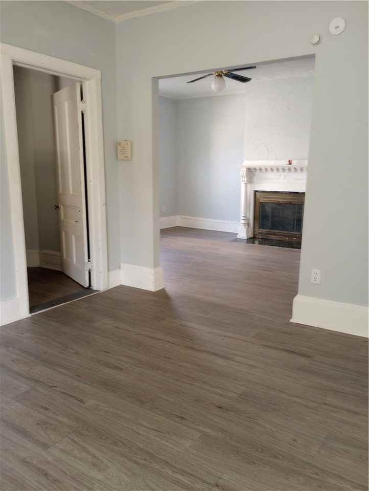 410 Linden Pl - Photo 4 of 27